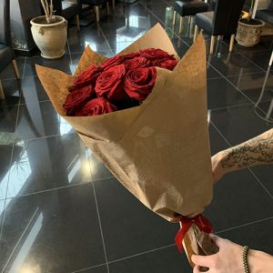 11 красных роз в Одессе фото