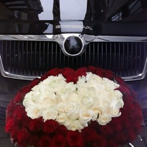 букет из 101 розы в форме сердца в Одессе фото