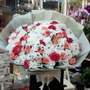 большой букет из хризантем и роз в Одессе фото