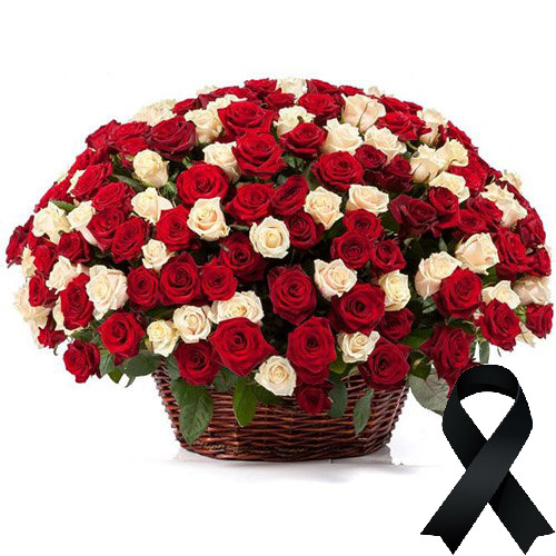 Фото товара 100 красно-белых роз в корзине в Одессе