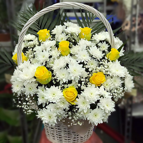Фото товара Корзина "Белые хризантемы, жёлтые розы" в Одессе