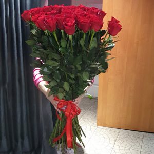 25 высоких импортных роз в Одессе фото
