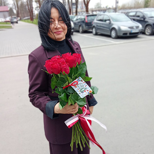 живе фото товару "11 красных роз под ленту"