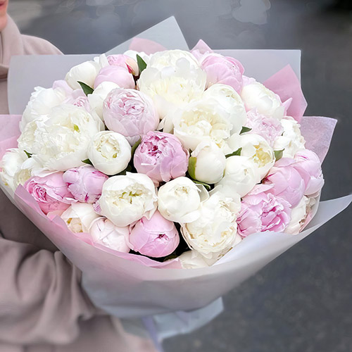 Фото товара 45 белых и розовых пионов в Одессе